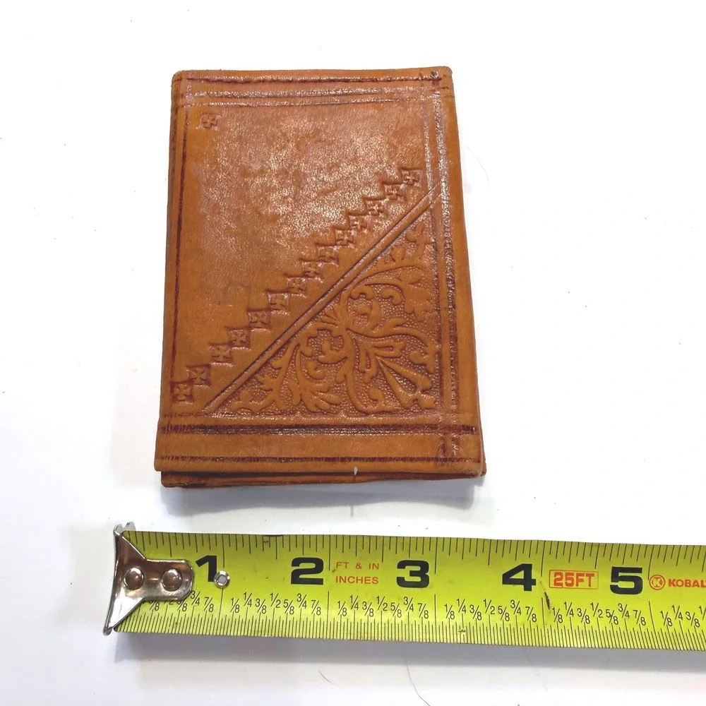 Vintage Hand Tooled Tan Leather Bifold Wallet Floral Embossed Coin Pouch Tan